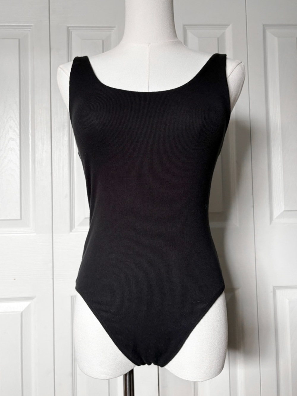 Aritzia Babaton Basic Black Tank Top Ribbed Bodysuit Size Medium